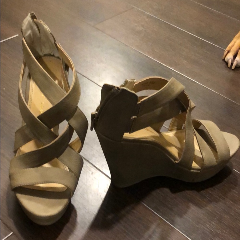 Chinese laundry size 8 platform heels